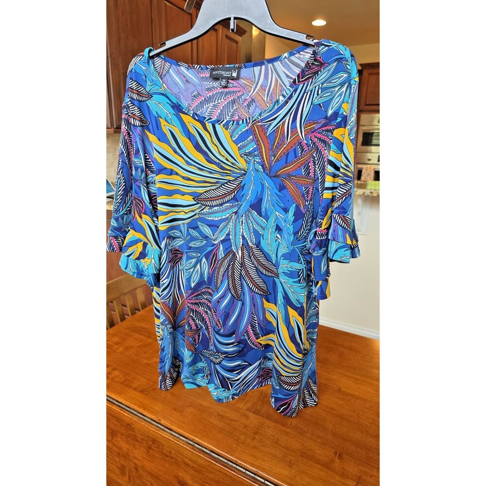 Anthony Original Woman's Plus 2X Tropical Print Top with Bell Sleeves